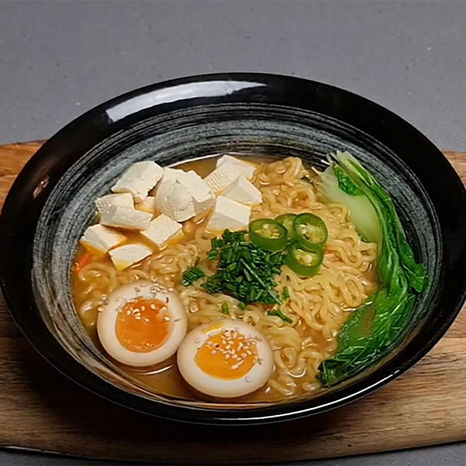 Nongshim Vegan Curry Ramen Big Noodle Bowl 6 pk. - Image 5