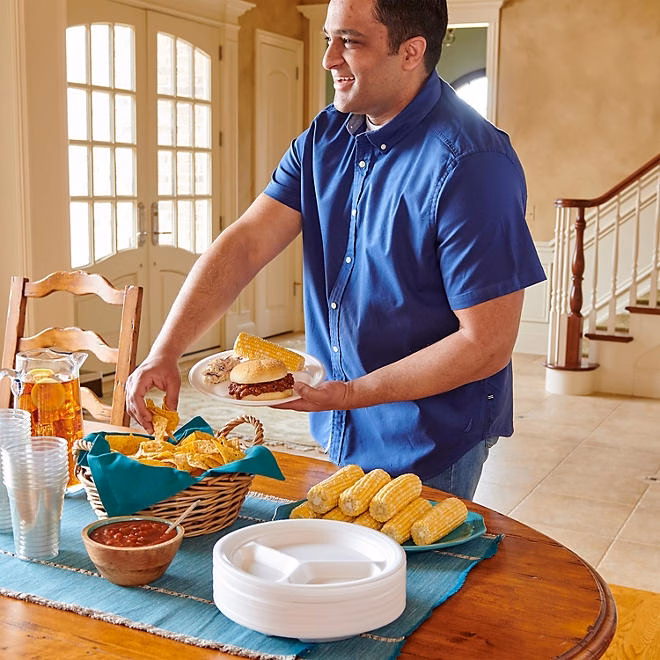 Hefty Supreme 3-Compartment Foam Plates, 10 1/4", 200 ct. - Image 5