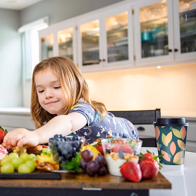 Chinet Comfort Cup and Lids, 16 oz. 70 ct. - Image 5