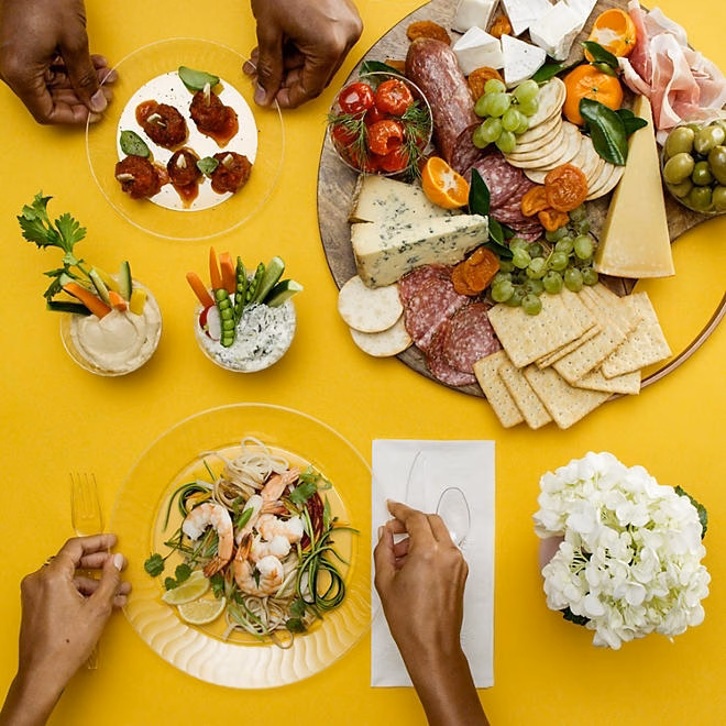 Chinet Crystal Clear Plastic Dinner Plate, 10" 100 ct. - Image 6